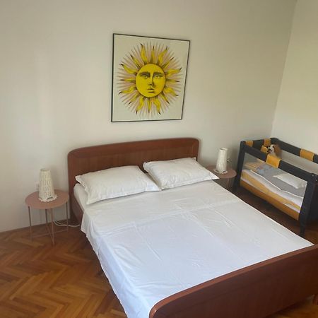 Haus Grace Apartment คาชเตลา ภายนอก รูปภาพ