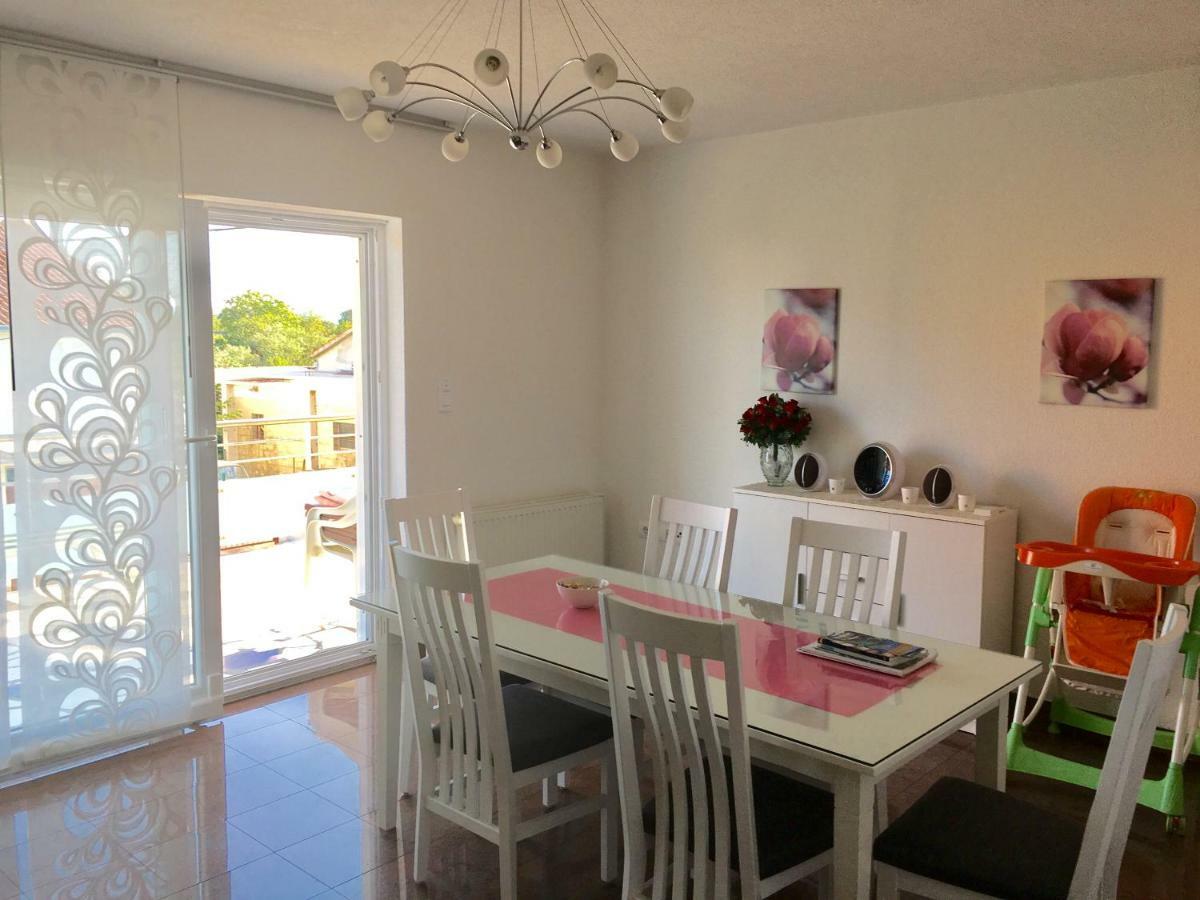 Haus Grace Apartment คาชเตลา ภายนอก รูปภาพ