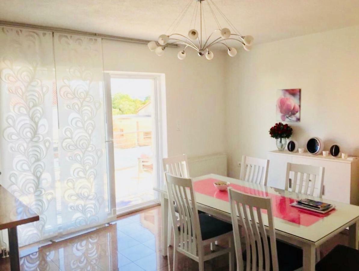 Haus Grace Apartment คาชเตลา ภายนอก รูปภาพ